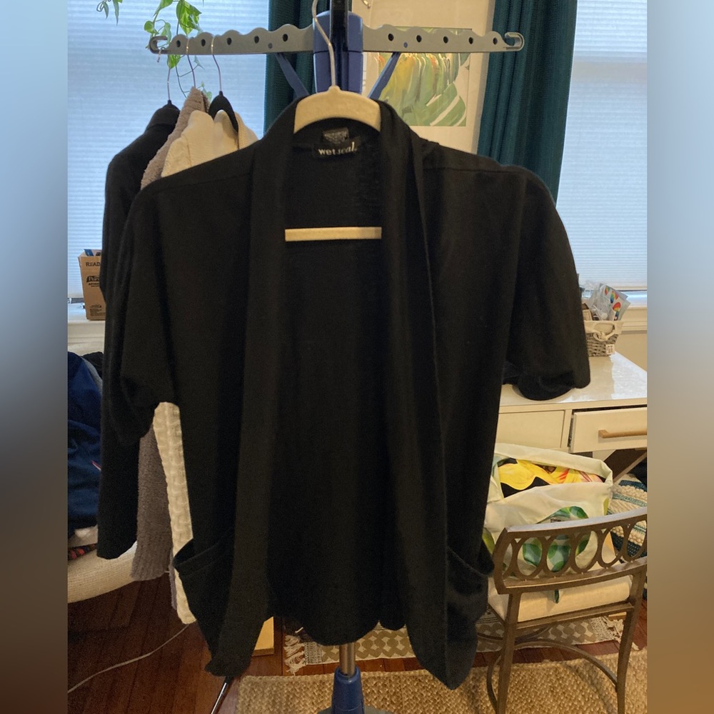 Wet Seal Short Sleeved Cardigan w/Pockets - SIZE L